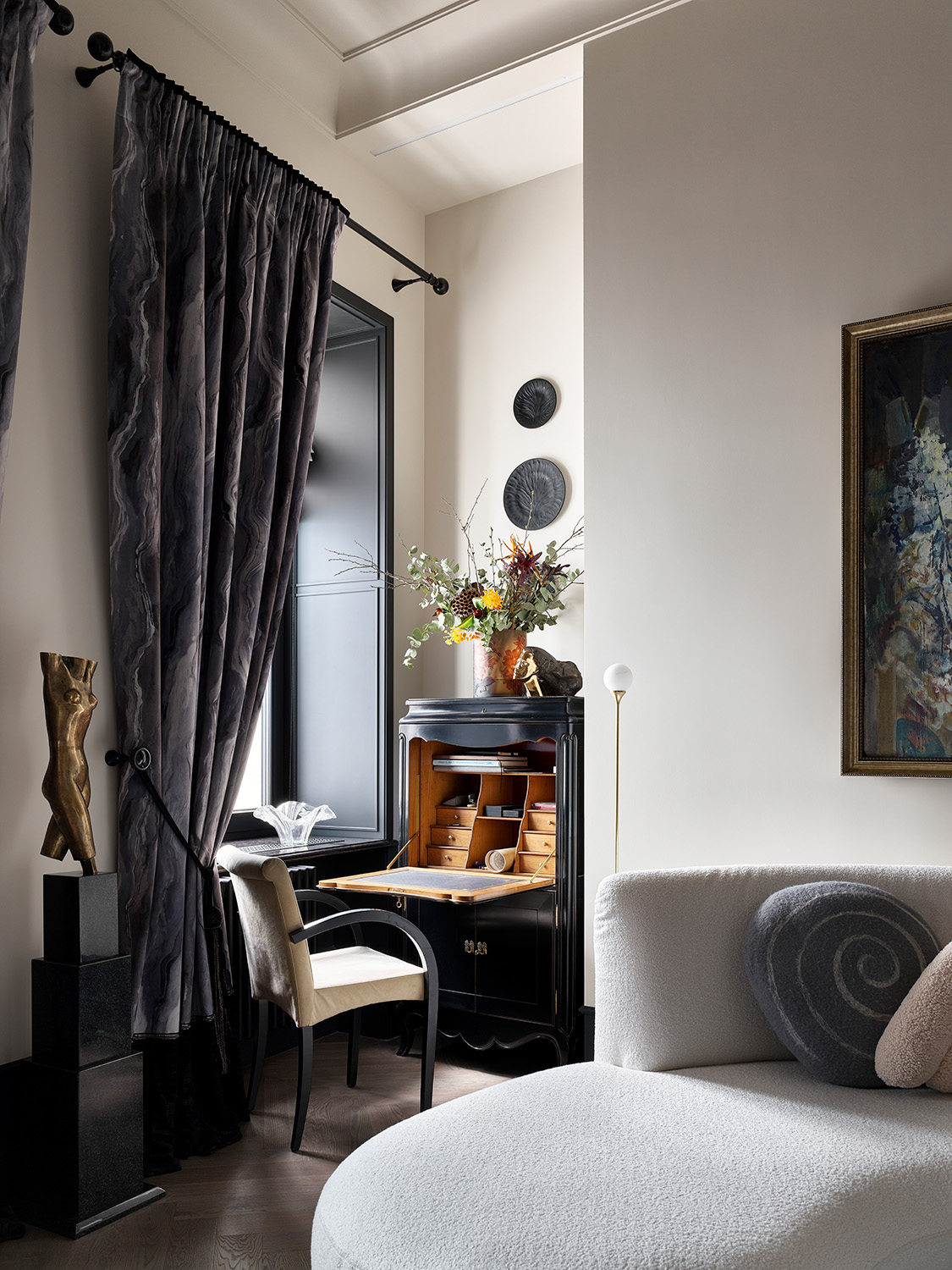 Квартира с атмосферой истории и искусства на Большой Никитской 31. Проект Ольги Айсиной