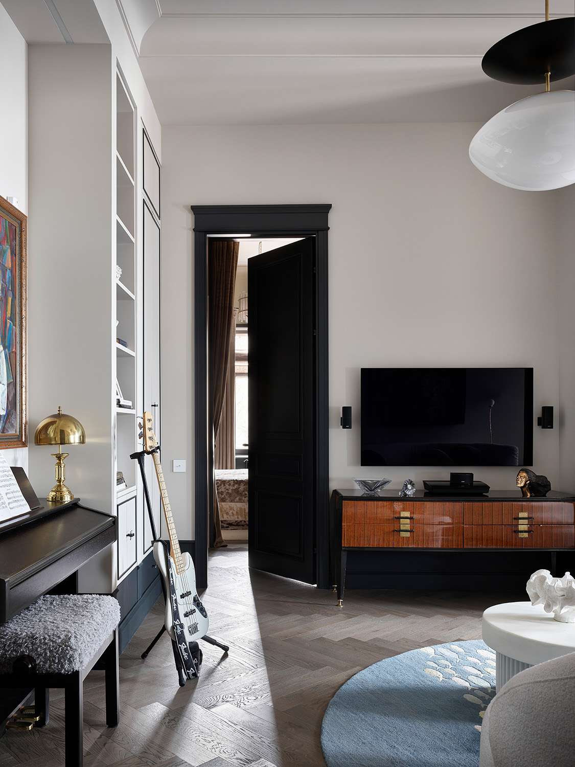 Квартира с атмосферой истории и искусства на Большой Никитской 31. Проект Ольги Айсиной