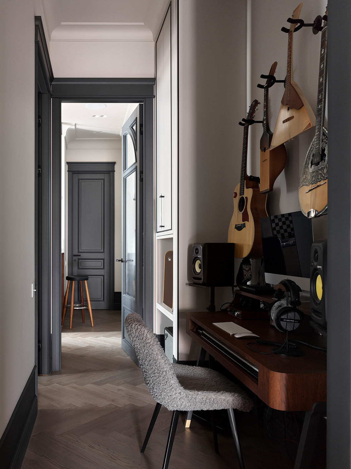 Квартира с атмосферой истории и искусства на Большой Никитской 31. Проект Ольги Айсиной