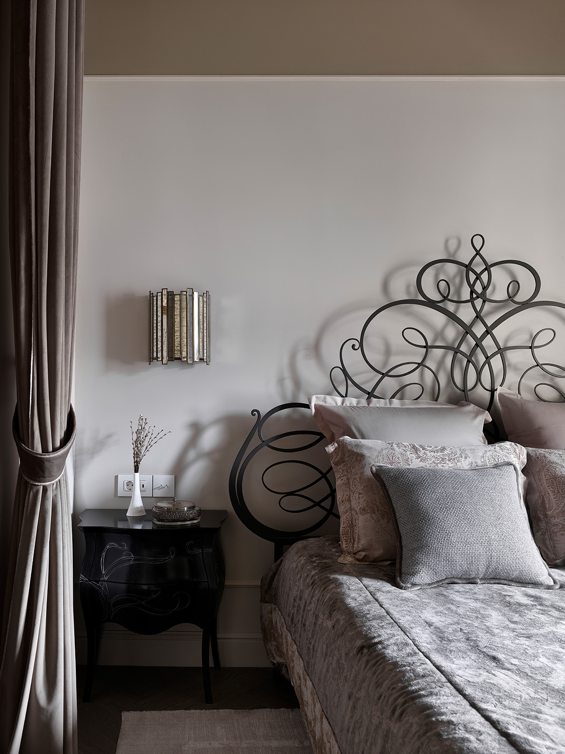 Квартира с атмосферой истории и искусства на Большой Никитской 31. Проект Ольги Айсиной