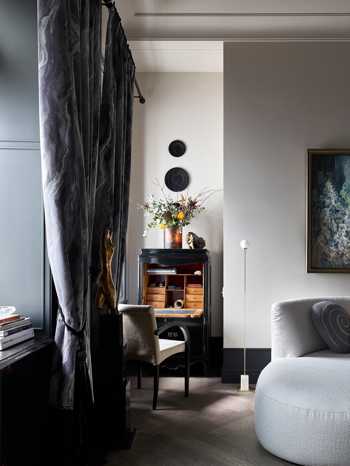 Квартира с атмосферой истории и искусства на Большой Никитской 31. Проект Ольги Айсиной