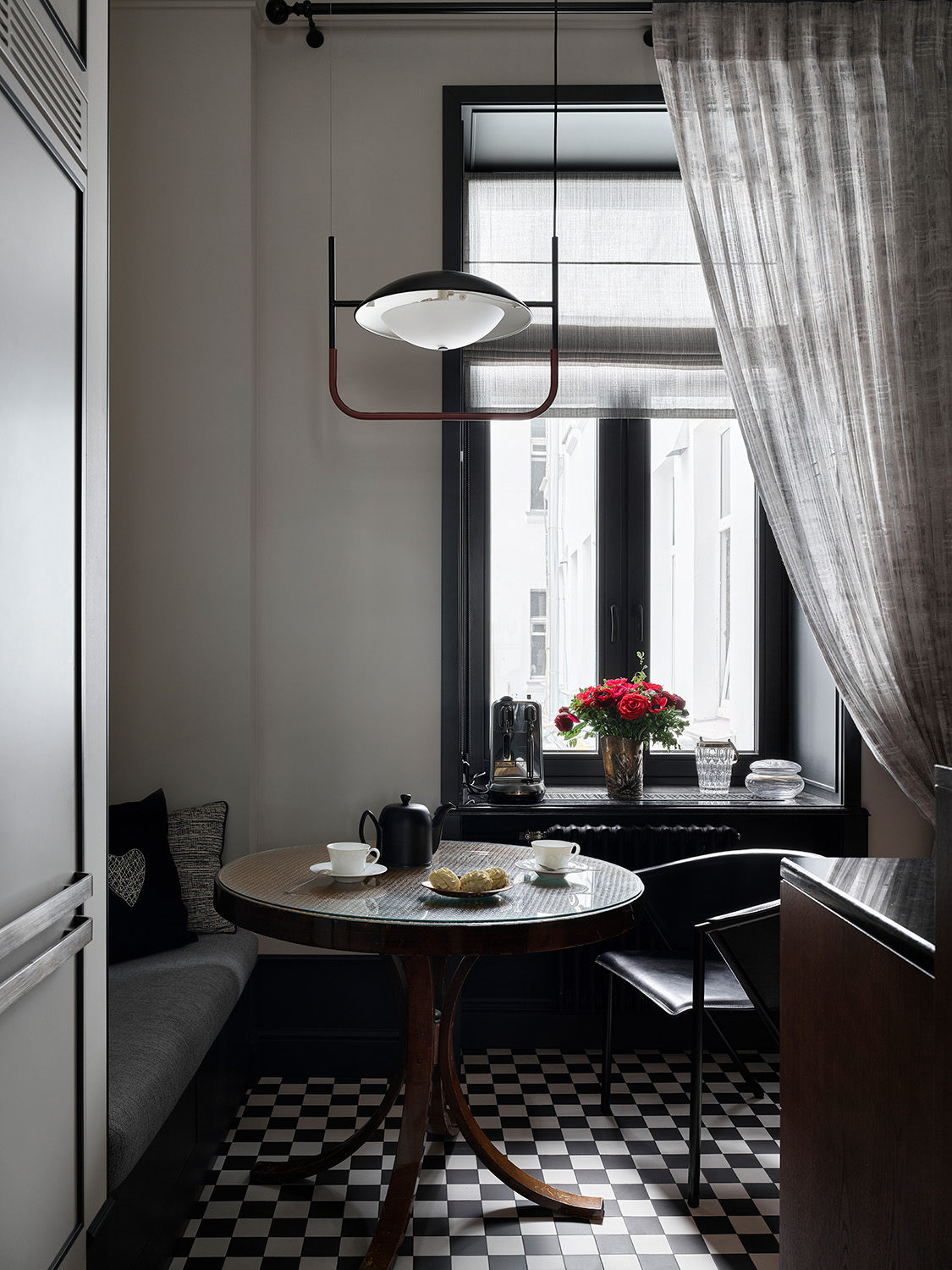 Квартира с атмосферой истории и искусства на Большой Никитской 31. Проект Ольги Айсиной