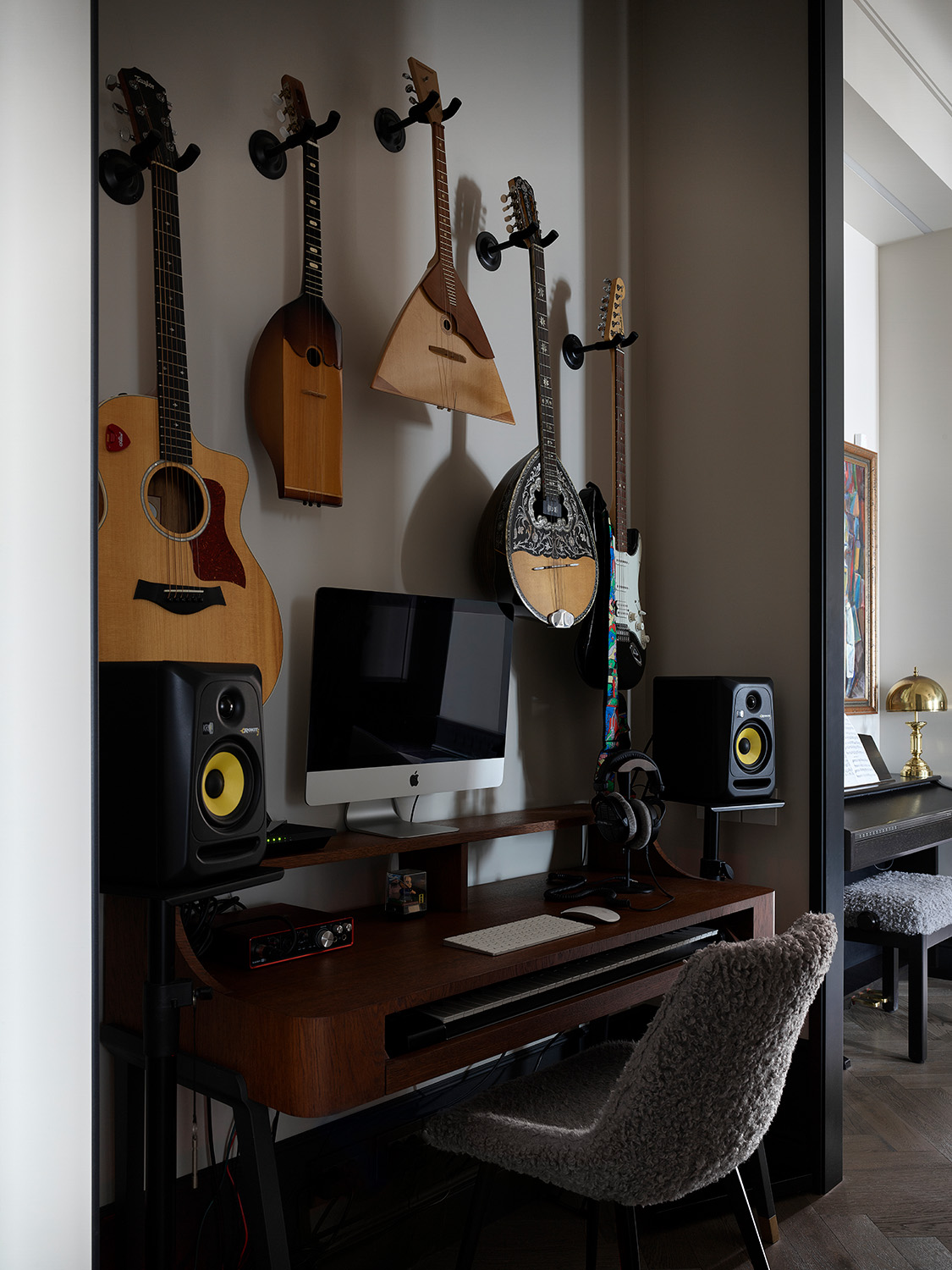 Квартира с атмосферой истории и искусства на Большой Никитской 31. Проект Ольги Айсиной