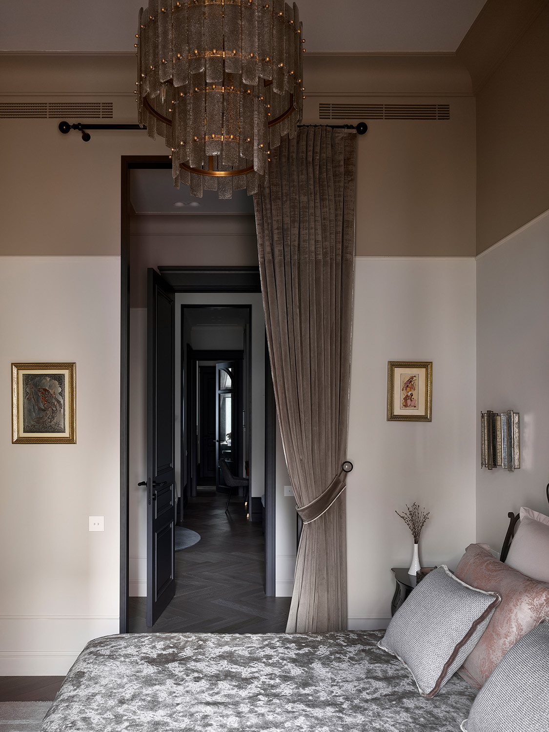 Квартира с атмосферой истории и искусства на Большой Никитской 31. Проект Ольги Айсиной