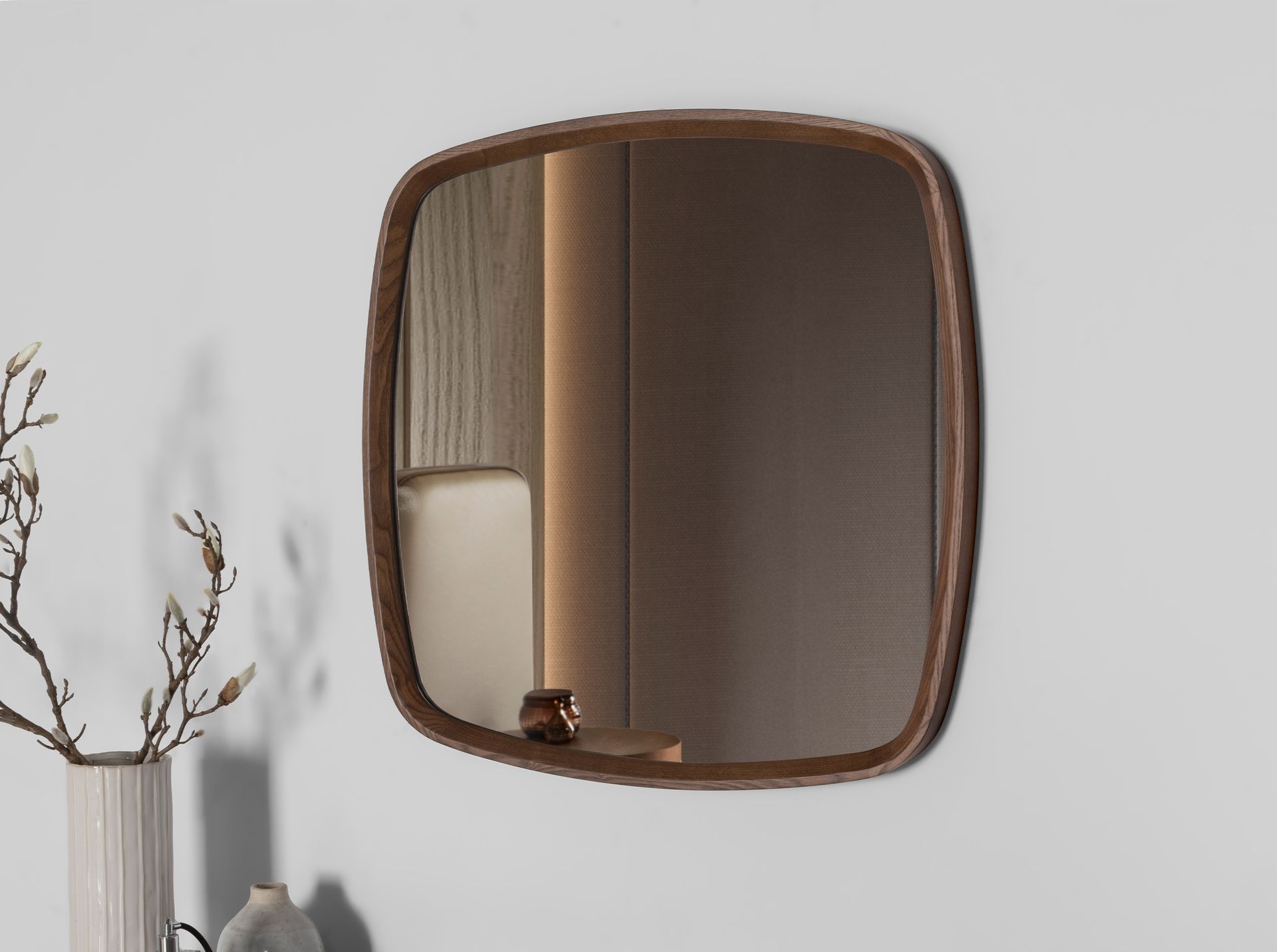 Квадратное настенное зеркало 3285 из ореха