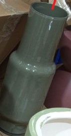 Столик Noa с круглой столешницей, латунный металл, темно-зеленый