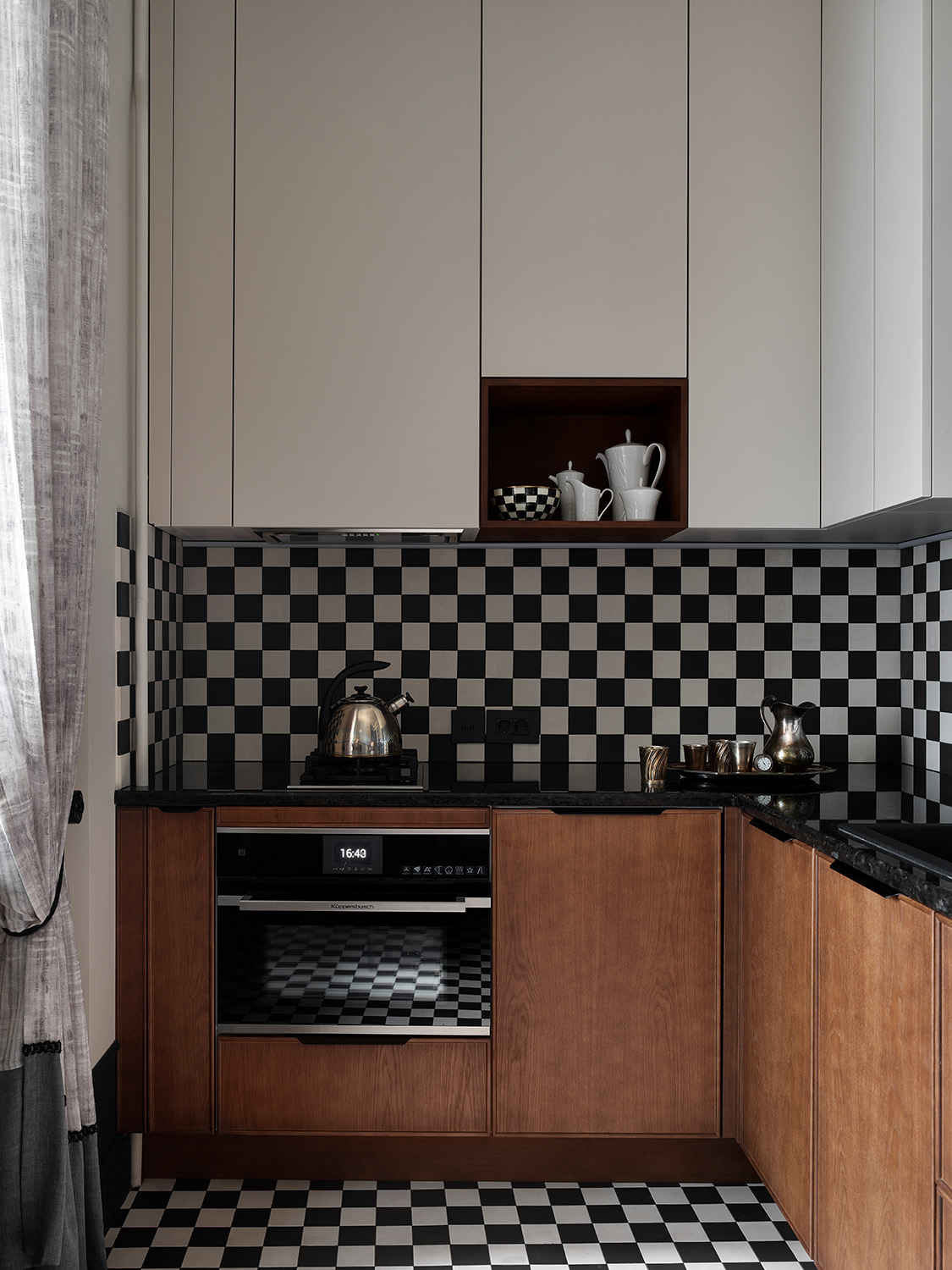 Квартира с атмосферой истории и искусства на Большой Никитской 31. Проект Ольги Айсиной