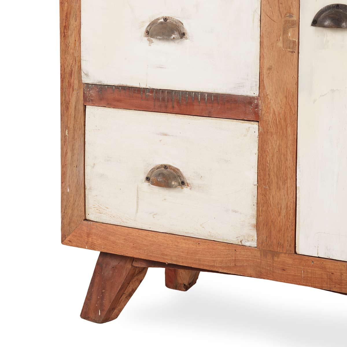 Буфет в винтажном стиле Saki