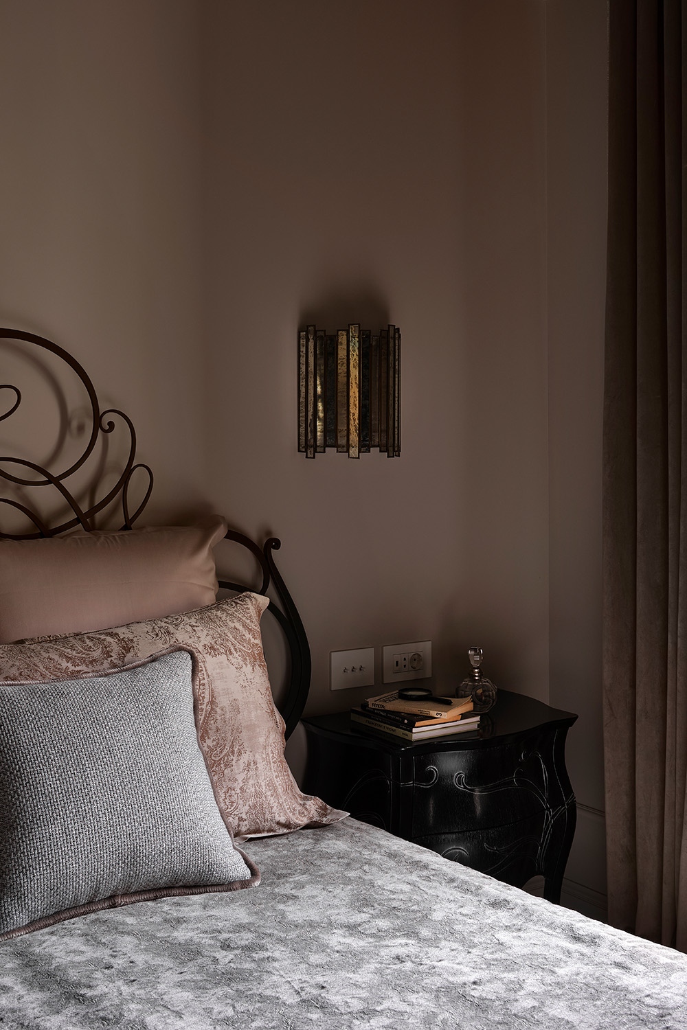 Квартира с атмосферой истории и искусства на Большой Никитской 31. Проект Ольги Айсиной