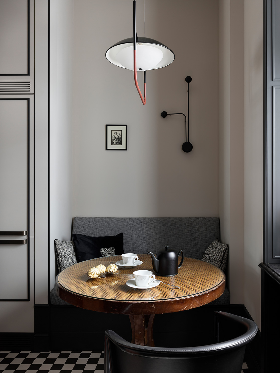 Квартира с атмосферой истории и искусства на Большой Никитской 31. Проект Ольги Айсиной