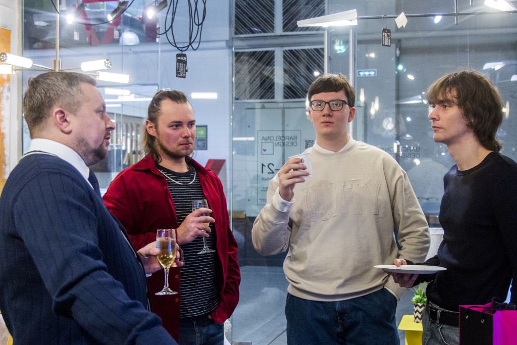 B53B9721-1.jpg B53B9721-1.jpg