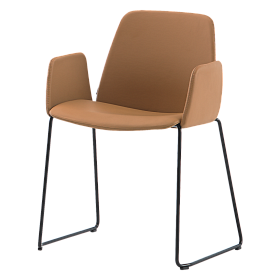 Мягкий стул Unnia на салазках с обитыми подлокотниками