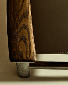 Стул Jan из переработанной кожи темно-коричневого цвета и ясеня в ореховом цвете