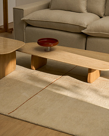 Журнальный столик Pirita из бежевого травертина с ножками из дуба натурального цвета, 147 x 65 см 