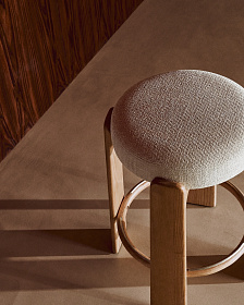 Granite Полубарный табурет из бежевого шенилла и массива ясеня в натуральной отделке 65 см