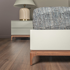 Кровать CALPE для матраса 180*200 отделка шпон ореха, экокожа PU78, светло-серый матовый лак RAL9002