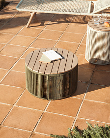 Уличчный столик Dandara из стали, зеленой веревки и массива акации Ø60 см