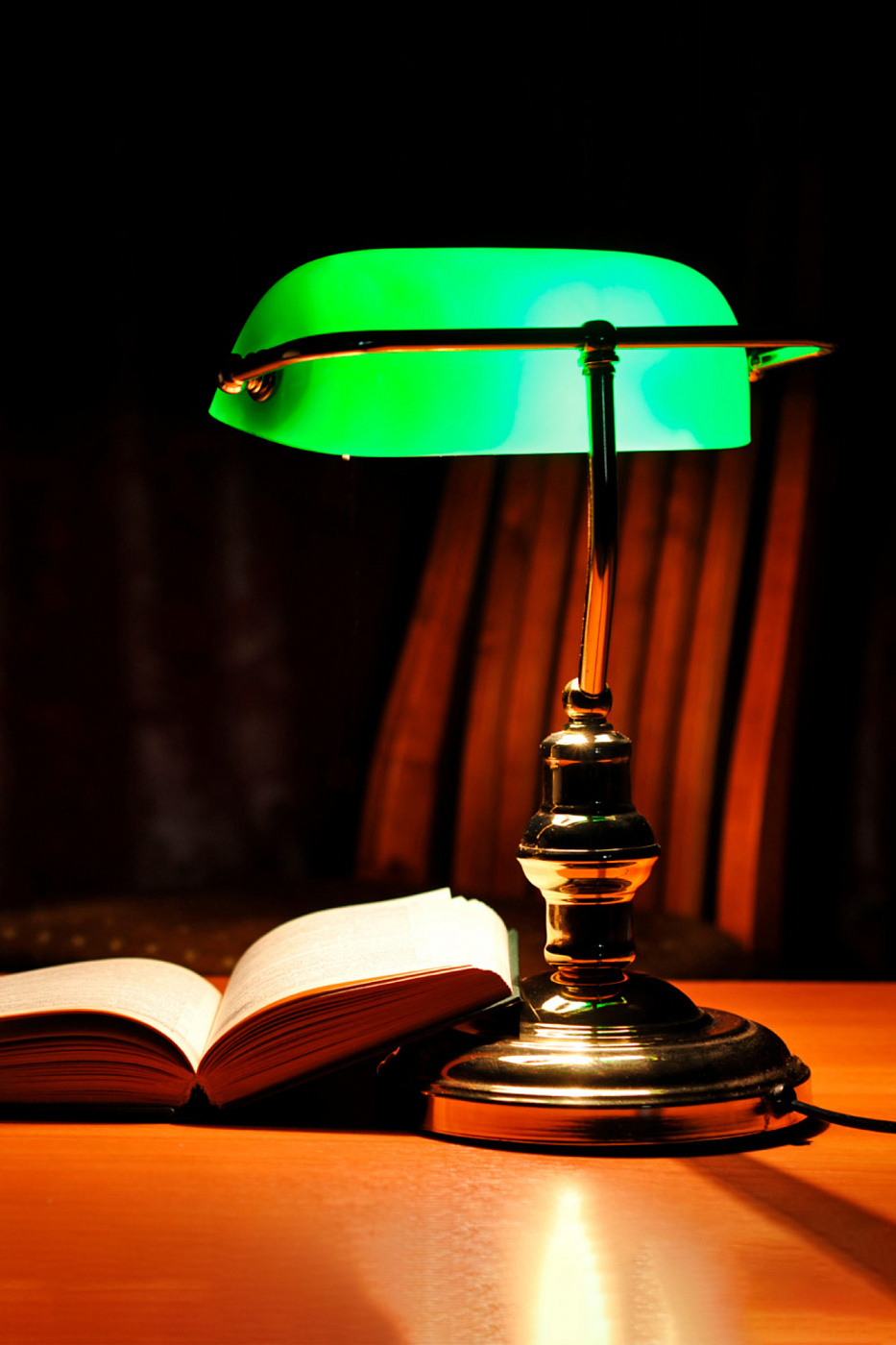 Настольная лампа Banker состаренное золото