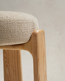 Granite Полубарный табурет из бежевого шенилла и массива ясеня в натуральной отделке 65 см