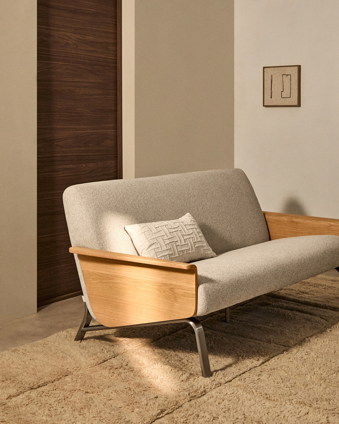 2-местный диван Amsen светло-коричневый с подлокотниками из шпона ореха