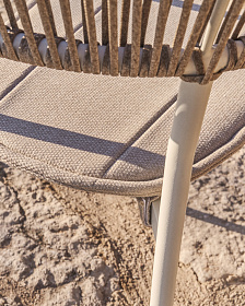 Уличный стул Alimia из алюминия цвета экрю с бежевой веревкой