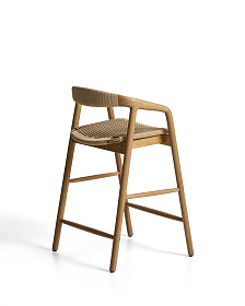 Уличный полубарный стул Derile из массива дуба в натуральной отделке и бежевой веревки