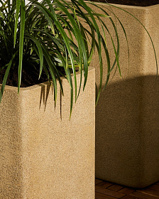 Набор из 2 высоких кашпо Minoa горчичного цвета из песчаника 44 x 44 см