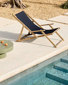 Складное кресло Vilara для улицы из акации и текстиля черного цвета