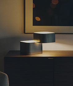 Настольная лампа Tanden из серого металла с матовой отделкой