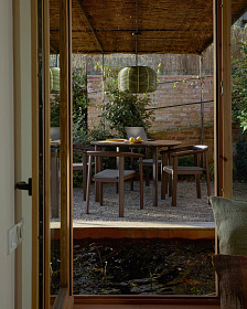 Уличный стол Erice из алюминия и закаленного стекла коричневого цвета, 120 см