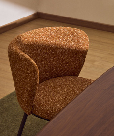 Стул Ciselia из терракотового шенилла с ножками из черной стали