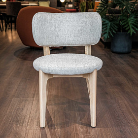 Стул WABI SABI тканевый с ножками из ясеня