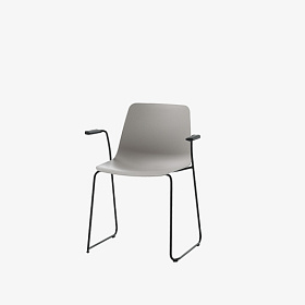 Стул Varya из полипропилена на салазках с подлокотниками