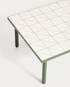 Уличный столик Maurina из зеленой стали с плиткой цвета экрю 122 x 61 см