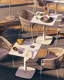 Dina Уличный стол белый на белом металлическом основании 68 x 68 x 70 см