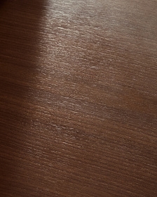 Стол Melvar из 100% орехового шпона с основанием из стали 150 x 150 