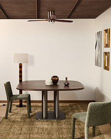 Стол Melvar из орехового шпона с основанием из матовой нержавеющей стали, 121 x 121 