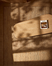 Журнальный столик Pirita из бежевого травертина с ножками из дуба натурального цвета, 147 x 65 см 