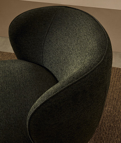 Кресло Ulit из зеленого шенилла с ножками из бука в натуральной отделке