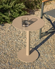 Уличный столик Asinara из бежевого алюминия, диаметр 40 см