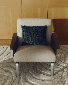 Кресло Amsen светло-коричневое из ореховой фанеры с ножками из стали