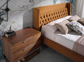 Кровать 7124  из бархата горчичного цвета 180 x 200