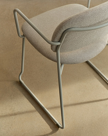 Стул Meli из бежевого шенилла с бежевой металлической структурой