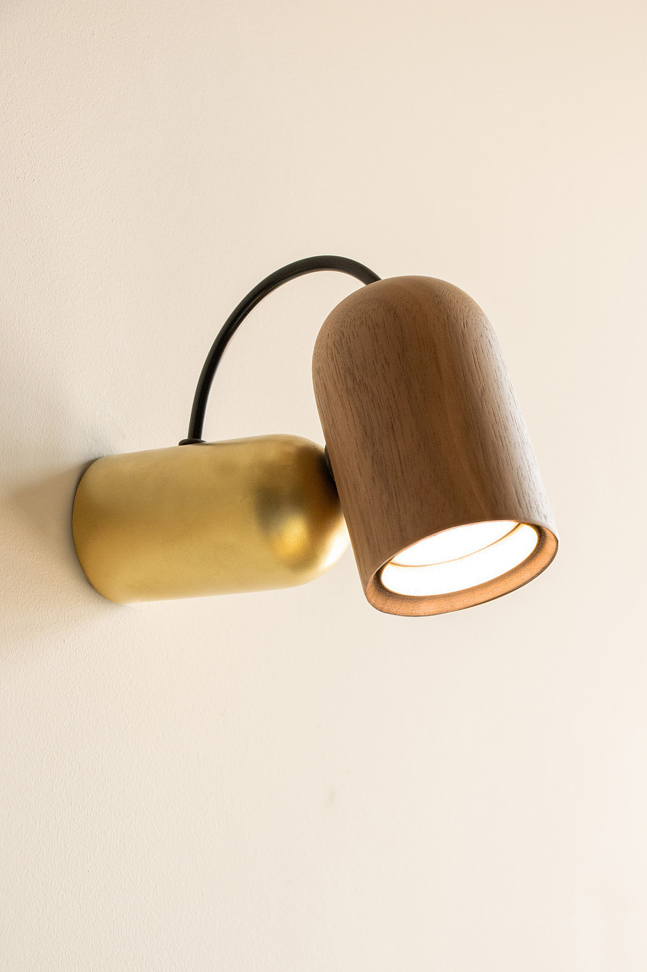 Бра Onfa орех/латунный металл