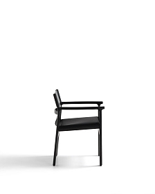 Стул Jan из переработанной кожи черного цвета и ясеня в черном цвете