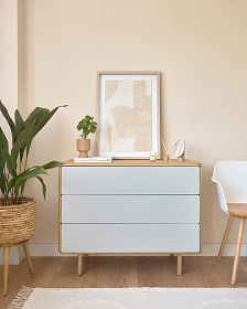 Комод Anielle из массива ясеня с тремя ящиками 98,9 x 78 см