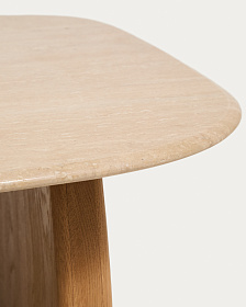 Приставной столик Pirita из бежевого травертина с ножками из дуба натурального цвета, 71 x 70 см