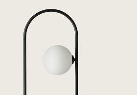 Настольная лампа Abbacus черная/опаловое стекло