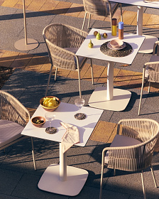 Dina Уличный стол белый на белом металлическом основании 68 x 68 x 70 см