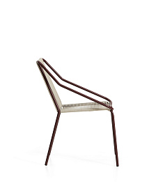 Уличный стул Zivia из веревки цвета экрю и стали бордового цвета